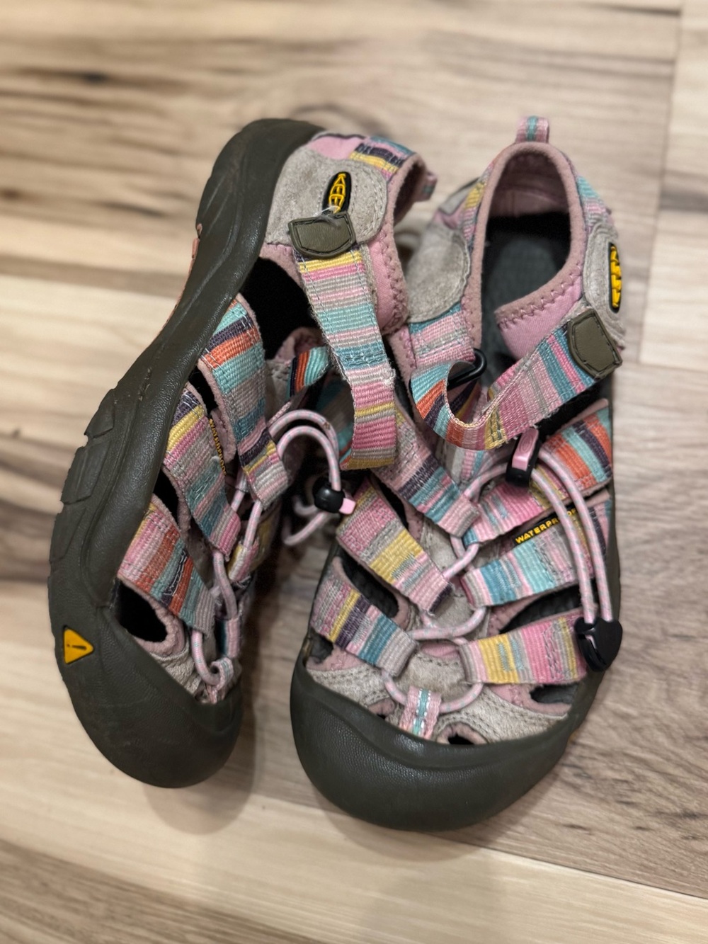 Keen Newport H2 Sport Sandals Size 3 Pink Rainbow Stripe Bungee Waterproof Girls